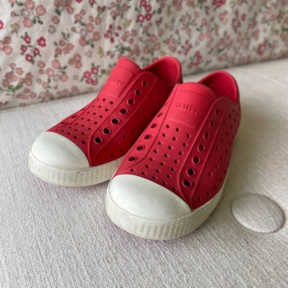 Native Shoes - Child’s 11 - Picture 1 of 3